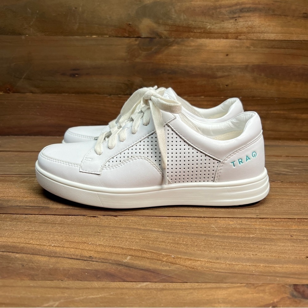 Traq Classic White Low-Top Lace-Up Sneaker Shoes Women’s 5 (EU 36)